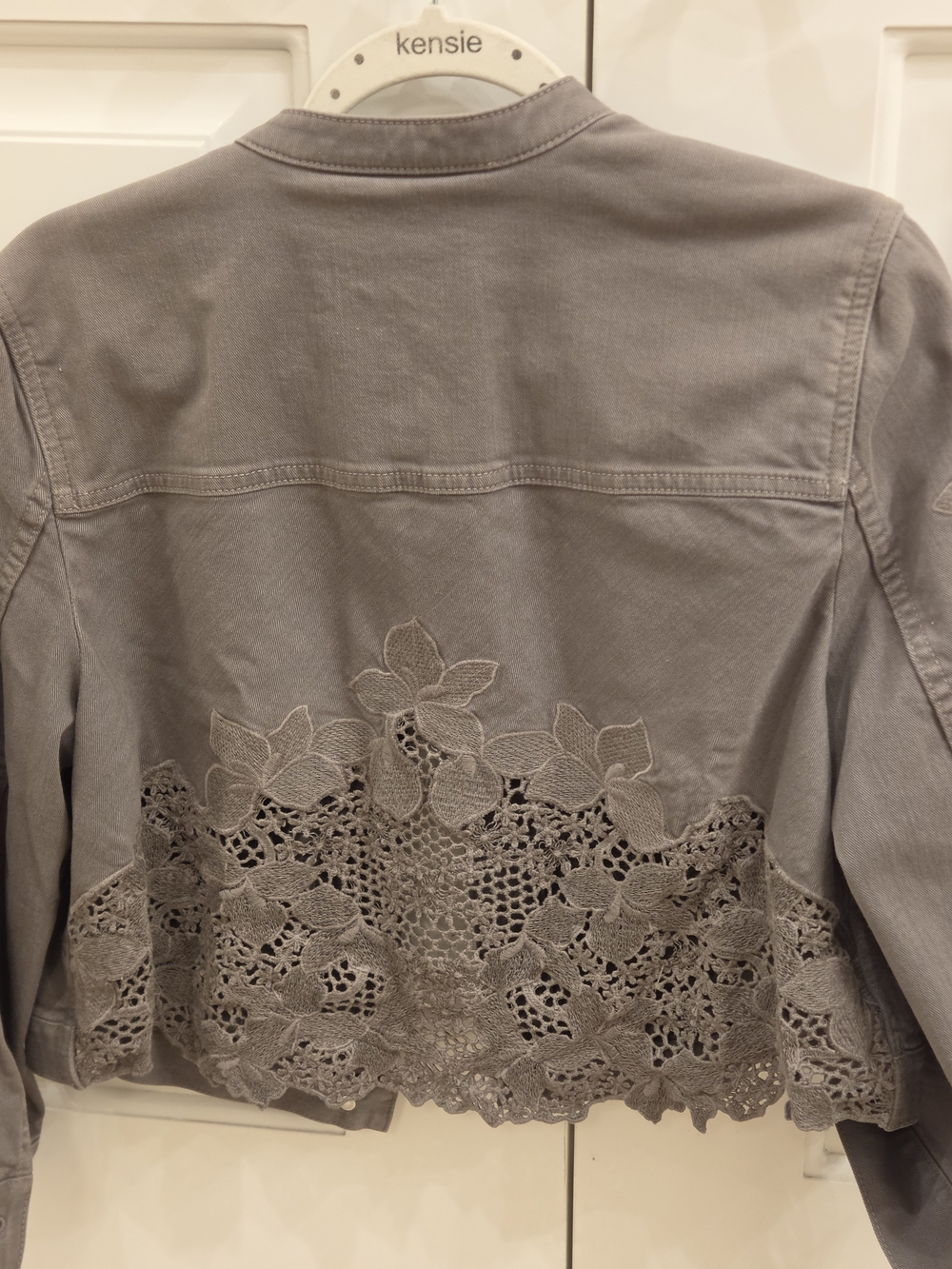 GORGEOUS Ellie Tahari Laser Cut Jacket Large